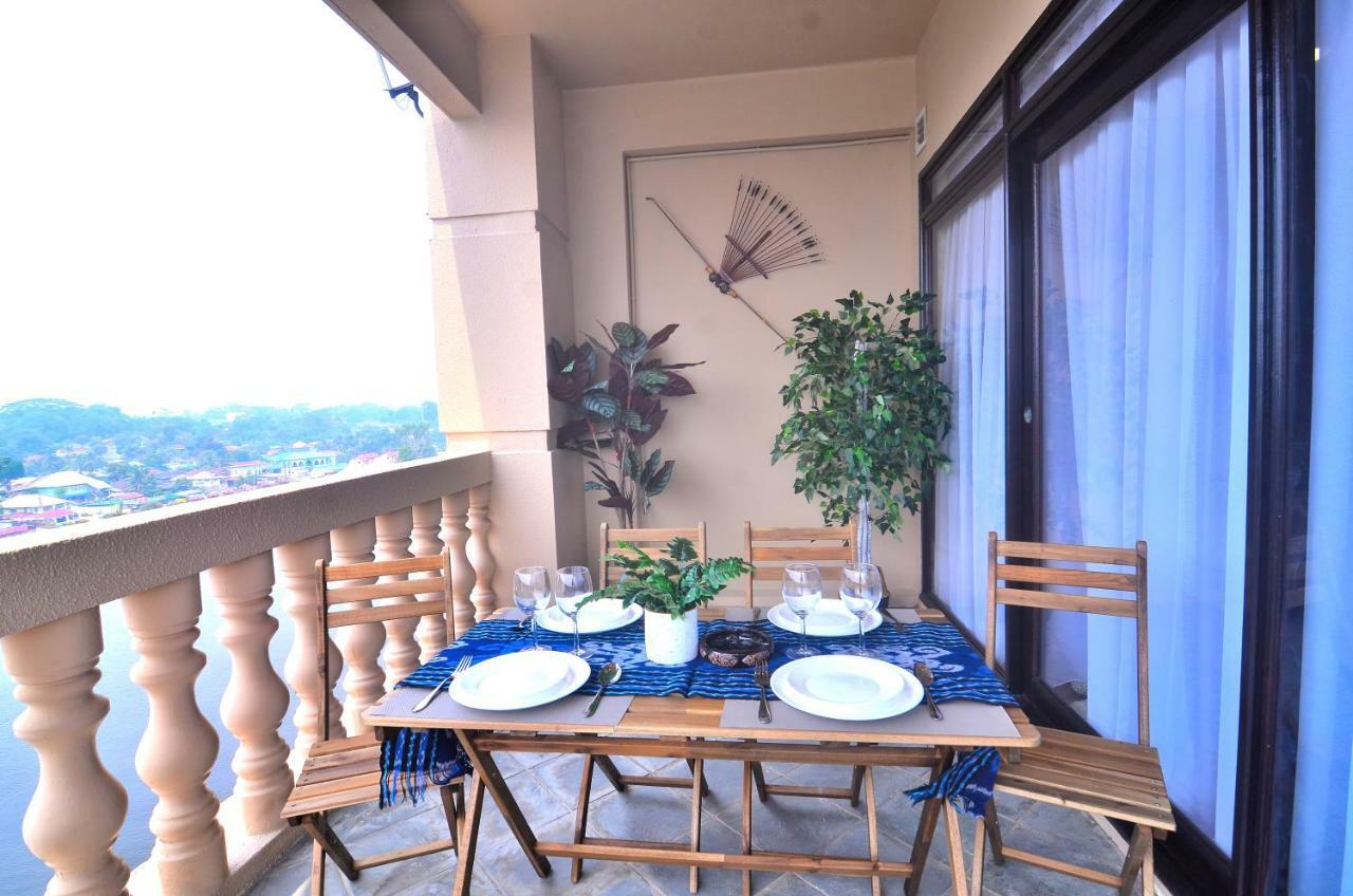 New Riverbank Suites - Waterfront Kuching City Экстерьер фото