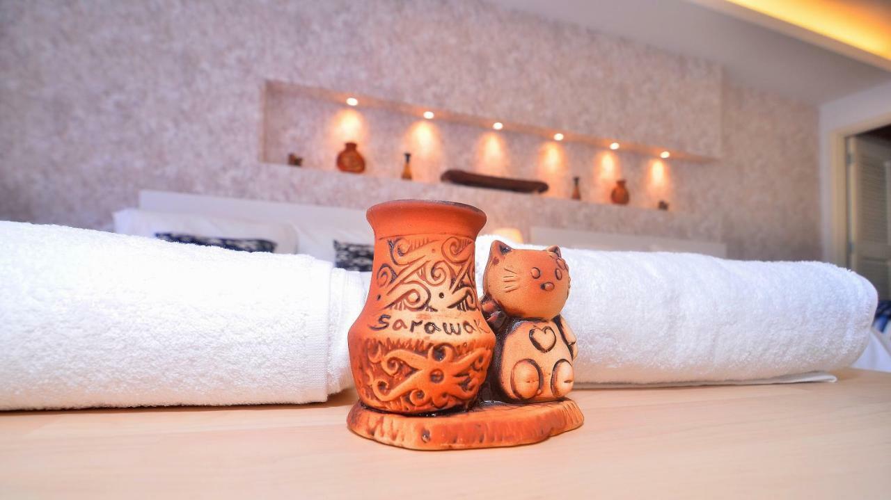 New Riverbank Suites - Waterfront Kuching City Экстерьер фото