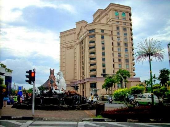 New Riverbank Suites - Waterfront Kuching City Экстерьер фото